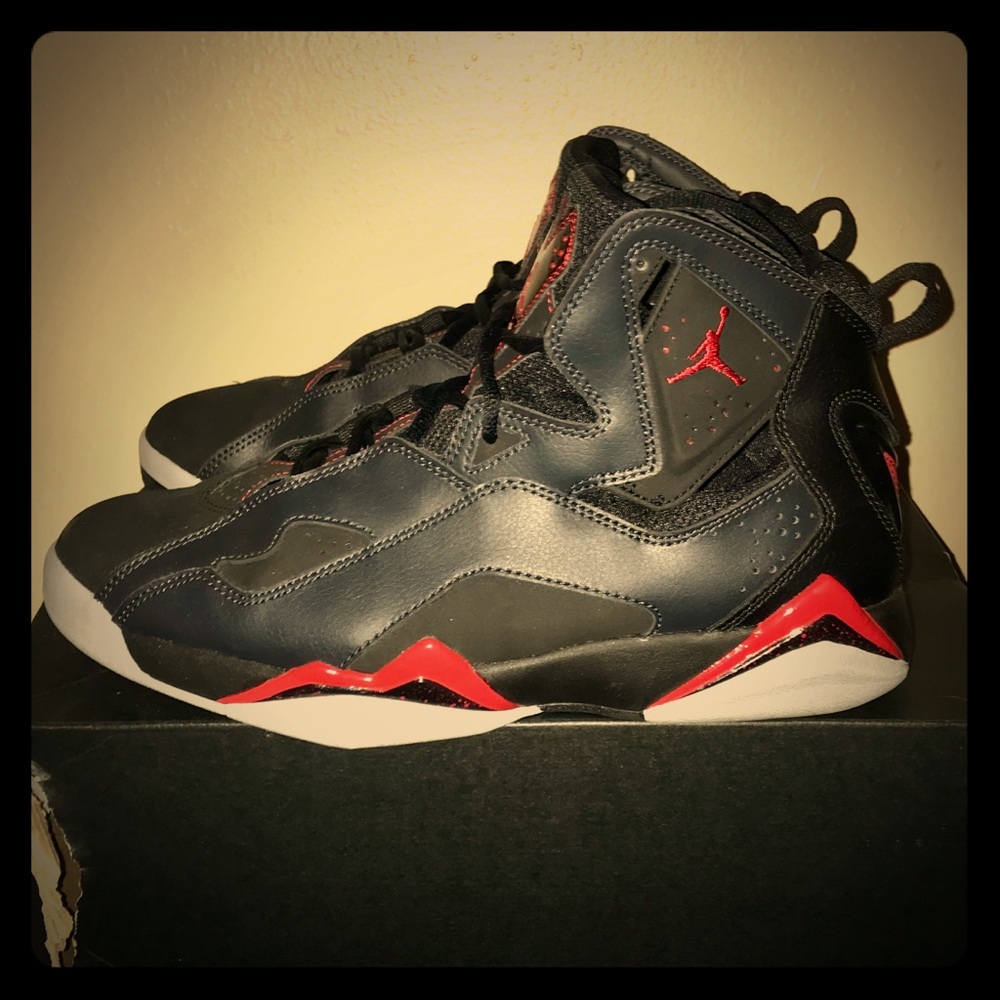 Jordan True Flight, Men’s 8.5, Black/Red/Gray Excellent Condition